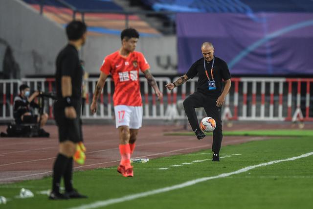 卡特·布莱恩特：赛后波波第一时间找我 我当时都还在换衣服